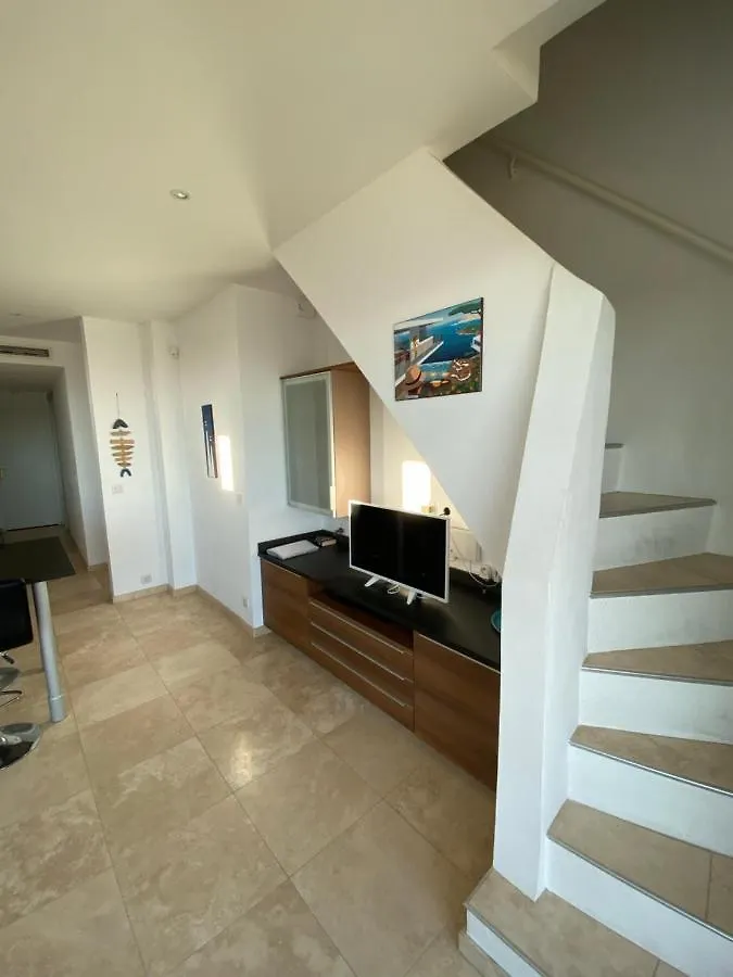 T2 En Duplex Avec Solarium Face Mer Cavalaire-sur-Mer Apartment