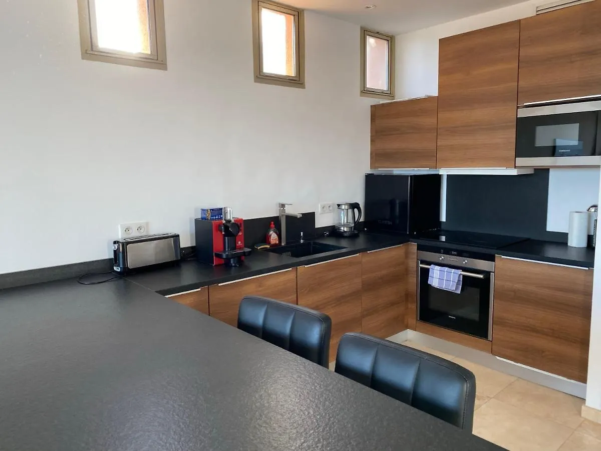 T2 En Duplex Avec Solarium Face Mer Cavalaire-sur-Mer 0*,  France
